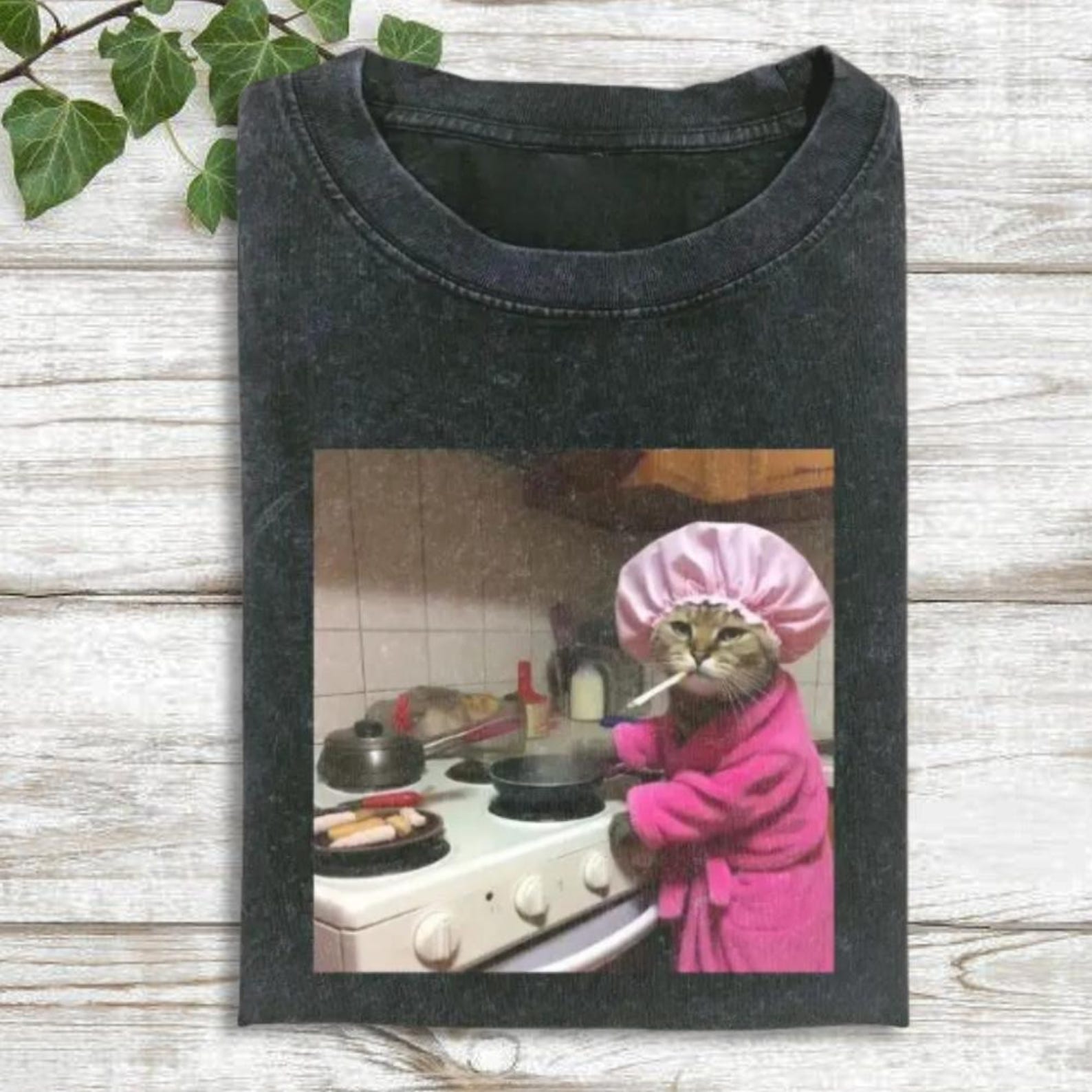 Funny Housewife Cat T-Shirt