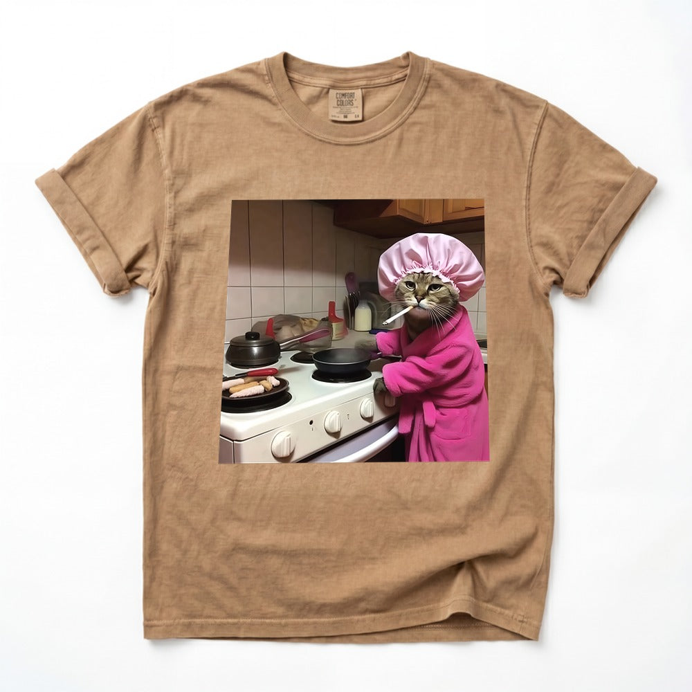 Funny Housewife Cat T-Shirt