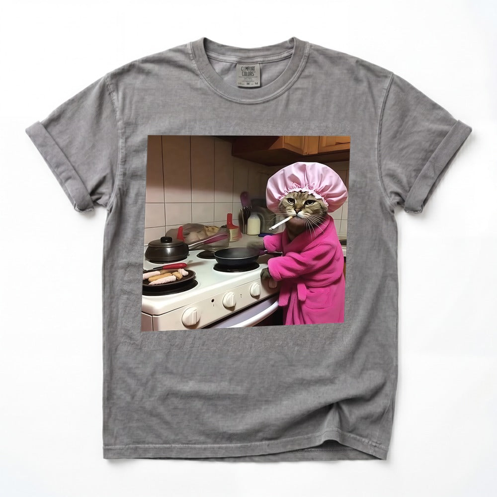 Funny Housewife Cat T-Shirt