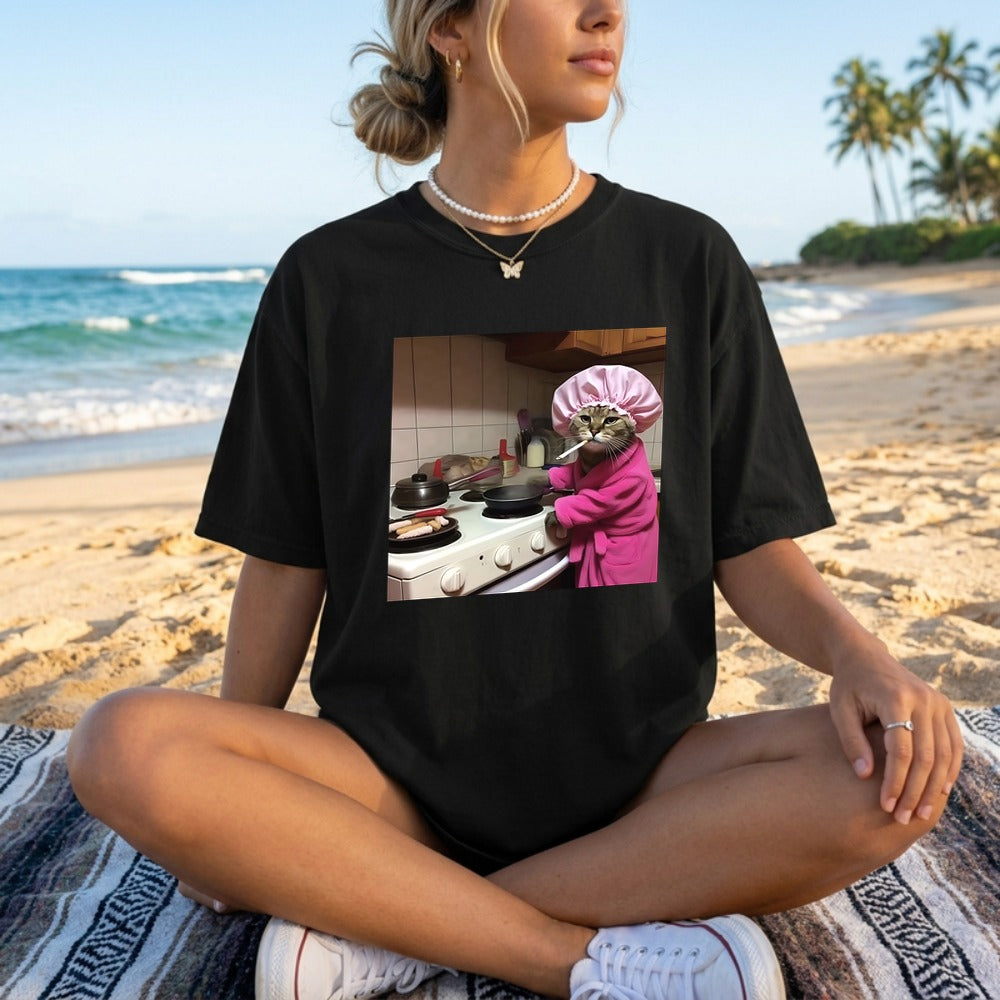 Funny Housewife Cat T-Shirt