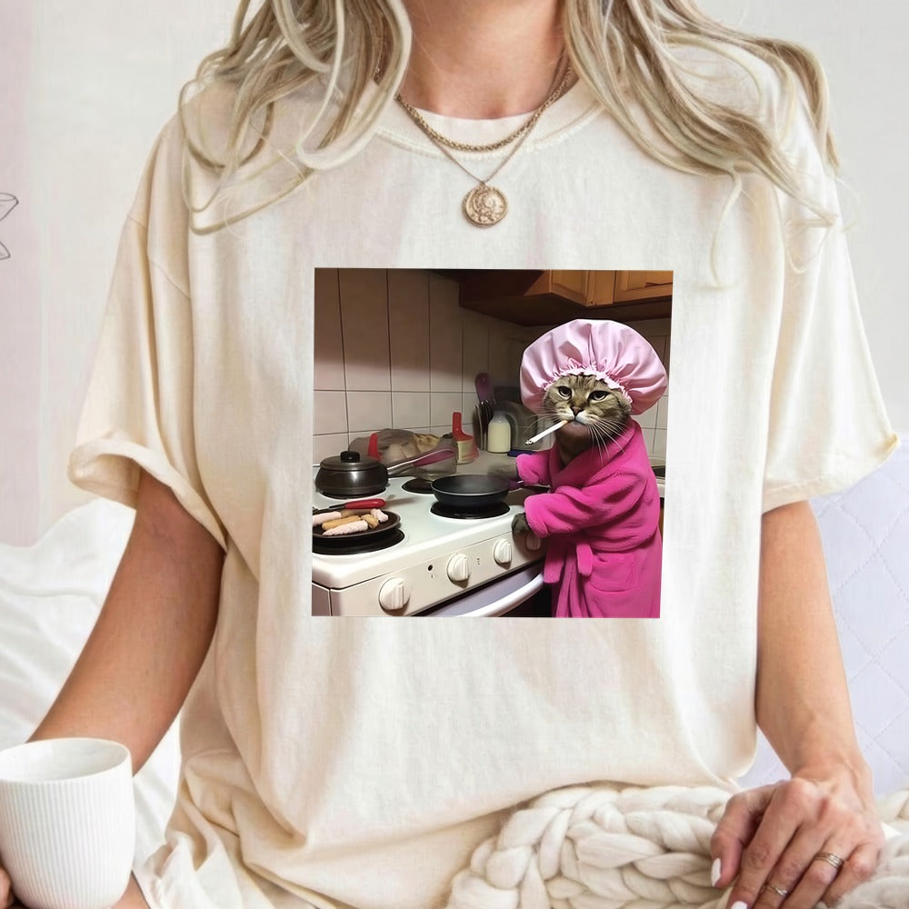 Funny Housewife Cat T-Shirt